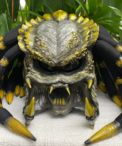 Silver predator motorcycle helmet with Dreads and Fangs – Custom Airbrush Helmet Silver predator motorcycle helmet with Dreads and Fangs – Custom Airbrush Helmet
